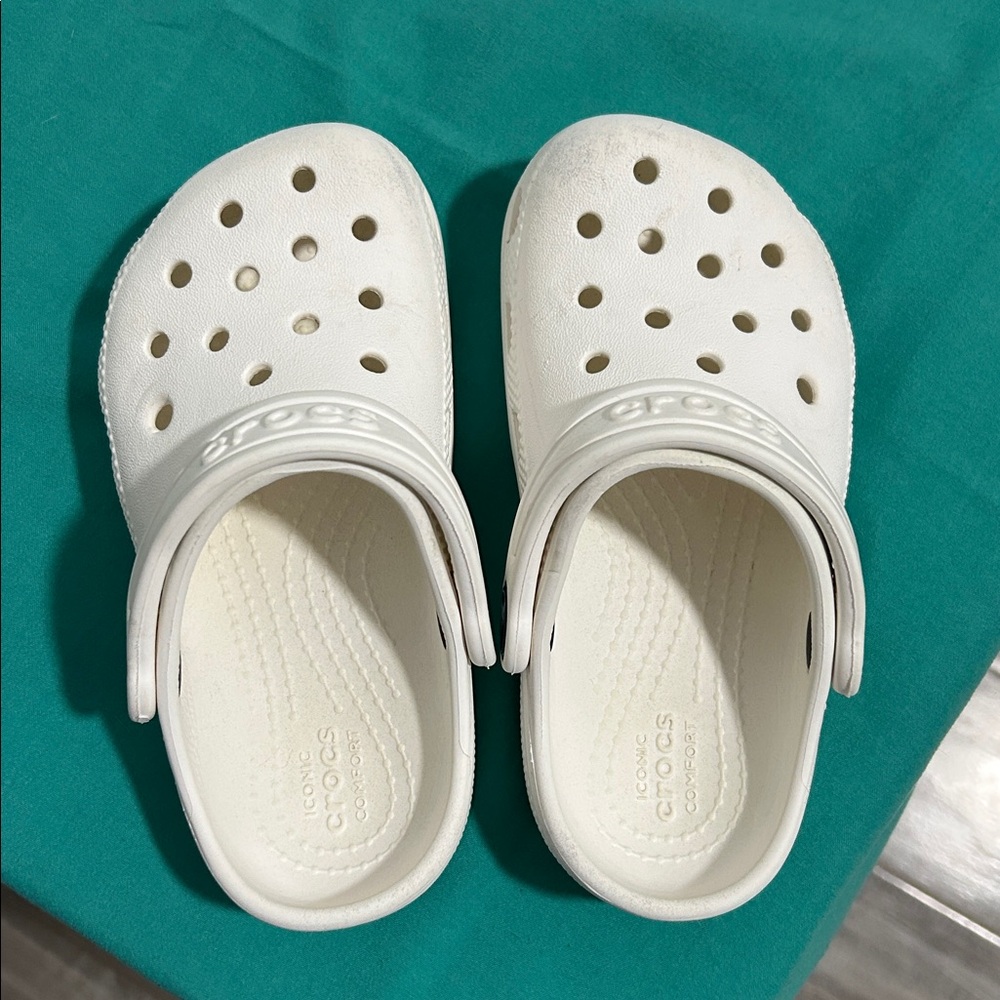 Kids White Clogs Sz: C9 - Picture 6 of 8